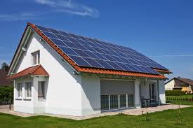Sončna elektrarna na poševni strehi
